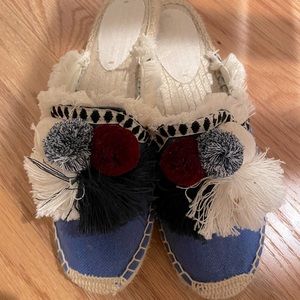 Super soft new Pom Pom slides